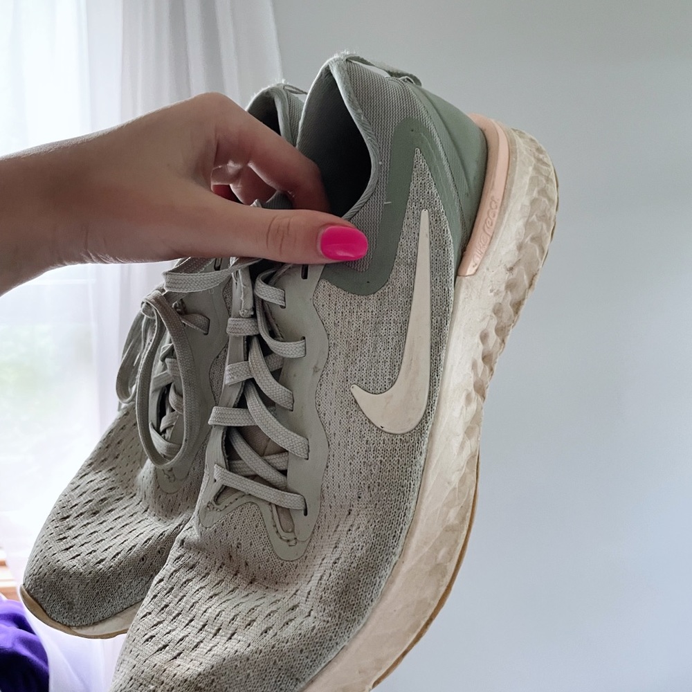 NIKE REACT GRAY AND PINK SNEAKERS